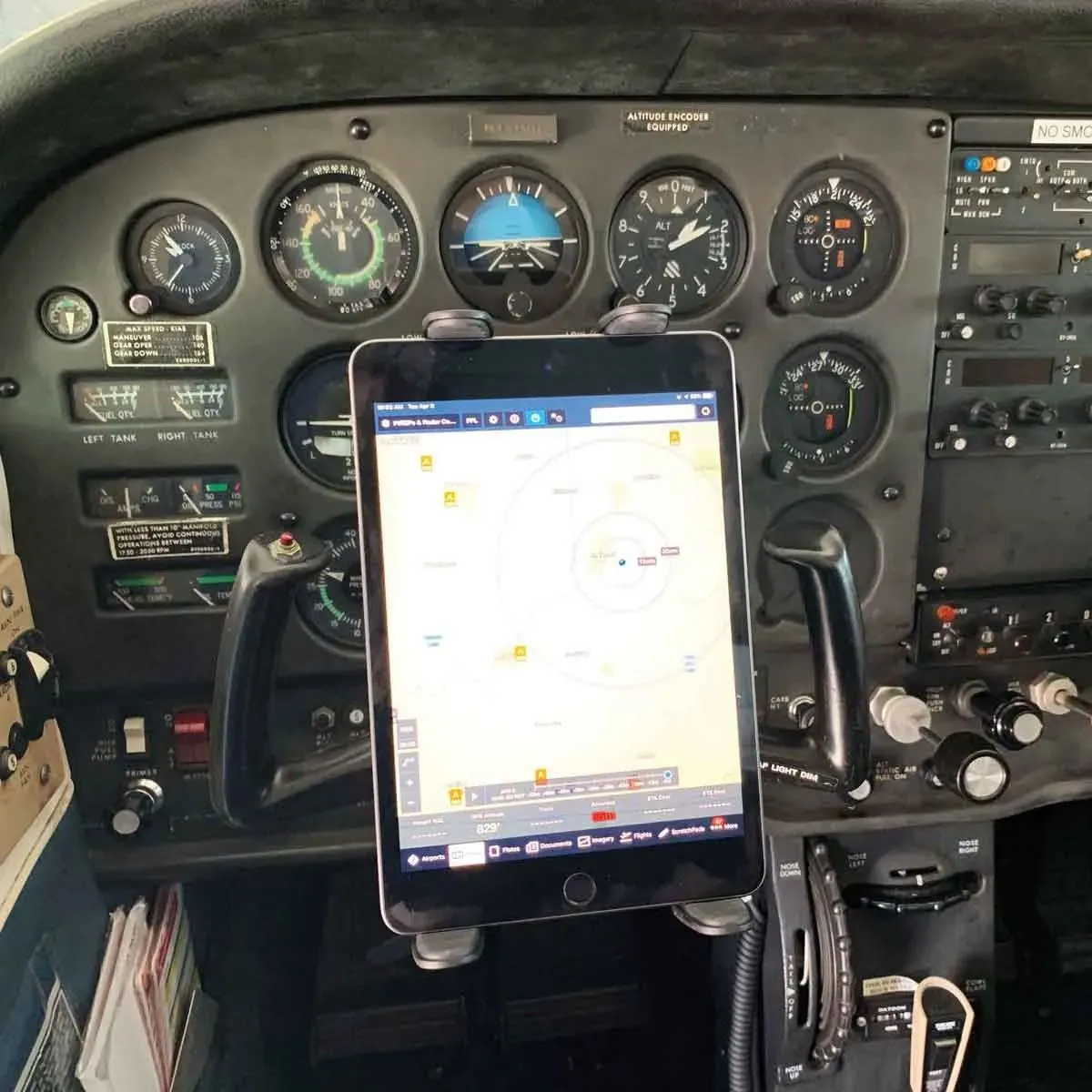 Robust Universal iPad Yoke Mount