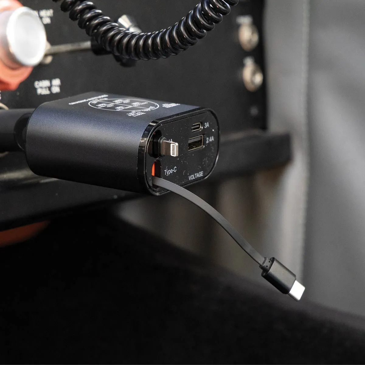 Flight Gear Retractable 12/24v charger with LED Screen 3 Flight Gear Retractable 12\/24v charger with LED Screen